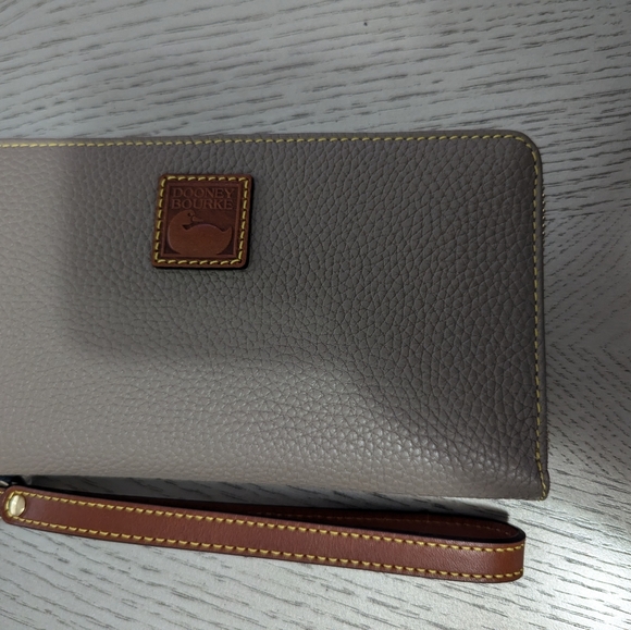 DOONEY AND BOURKE LARGE WALLET - Picture 10 of 11